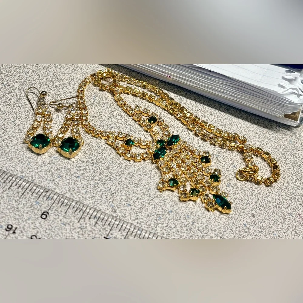Vintage Gold and Green Jewelry Set - Picture 10 of 11
